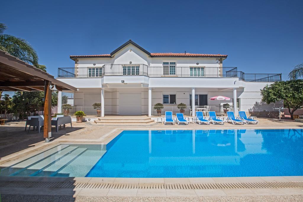 Papas Family Villa Paralimni Exterior foto